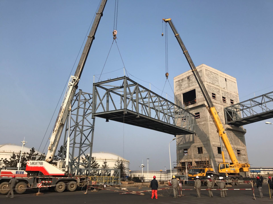 煙臺(tái)萬華華電重工吊裝